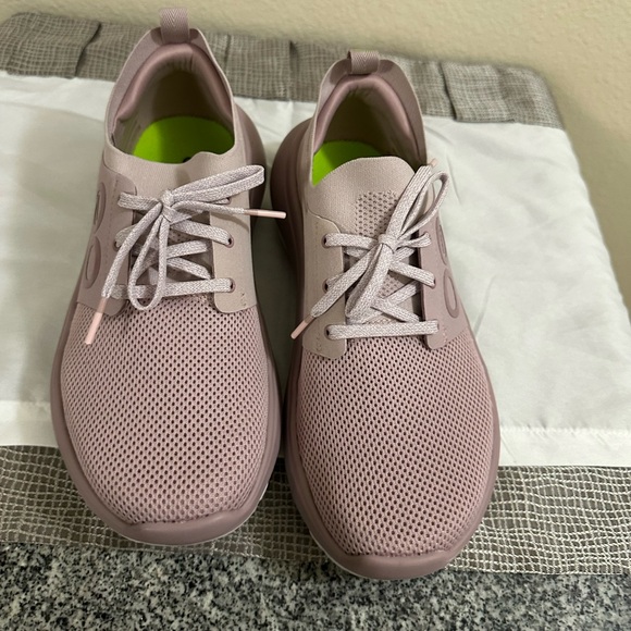 Oofos sneaker size 10 - Picture 11 of 13